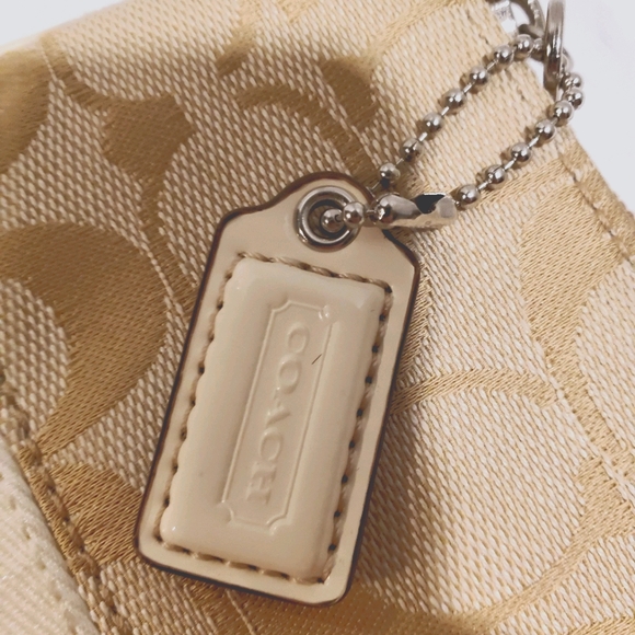 Coach wallet wristlet. - Picture 3 of 4